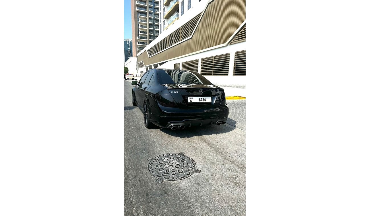 مرسيدس بنز C 63 AMG Std 6.2L