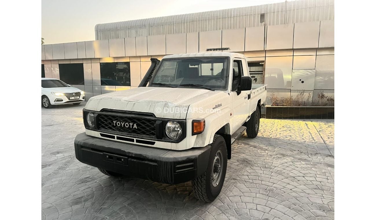 تويوتا لاند كروزر بيك آب 79 SC 2.8L DIESEL AUTOMATIC TRANSMISSION