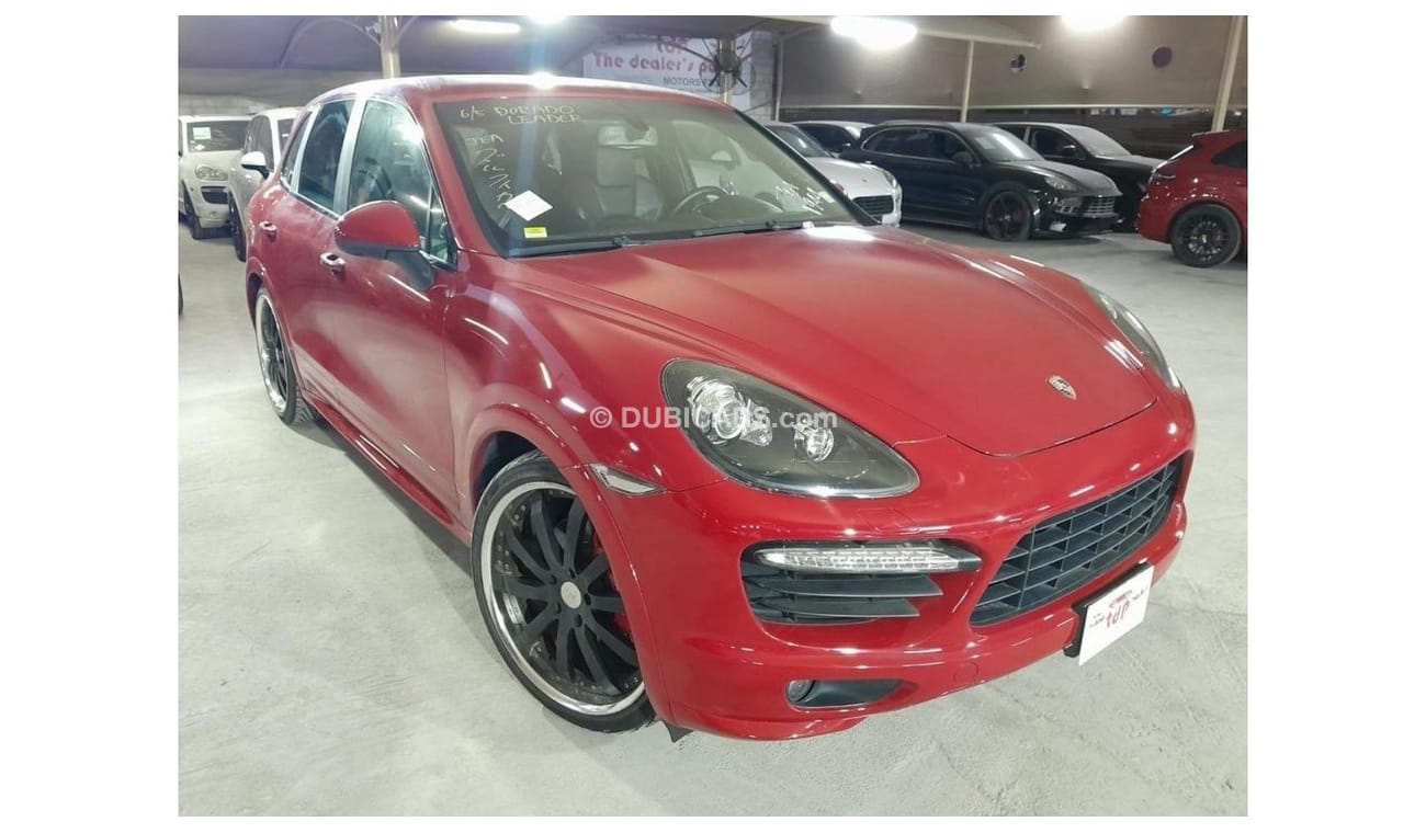 Porsche Cayenne PORSCHE CAYENNE GTS 4.8L 2013, WITH GTS INTERIOR PACKAGE, SPORTS CHRONO PACKAGE AND MORE..