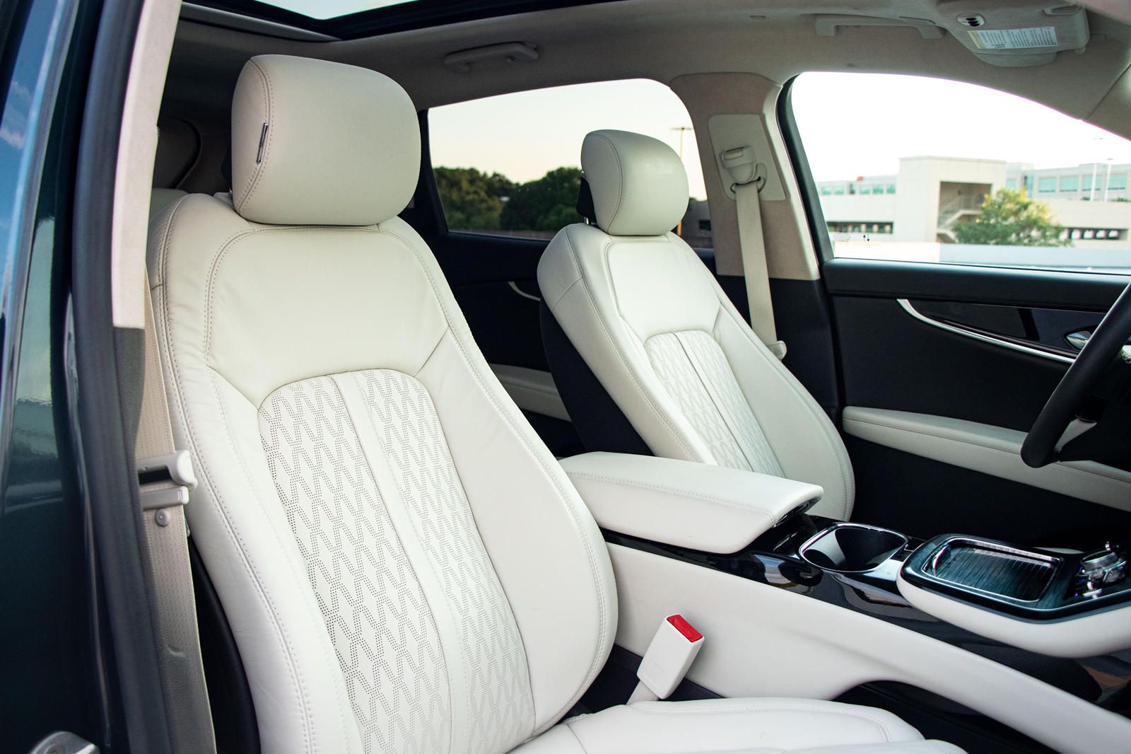 لينكولن ناوتيلوس interior - Seats