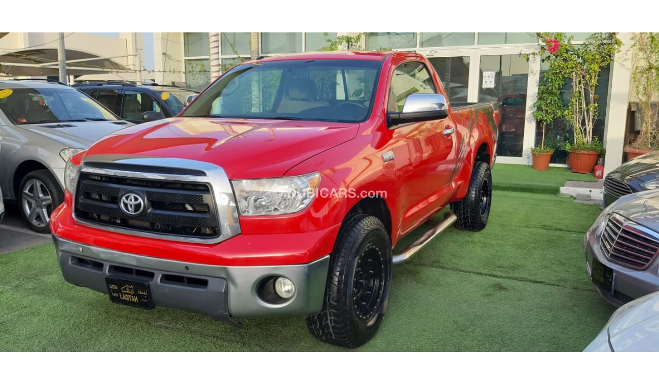 Toyota Tundra Accident free - American specifications - alloy wheels - headlamps - cylinder players - fog lanterns