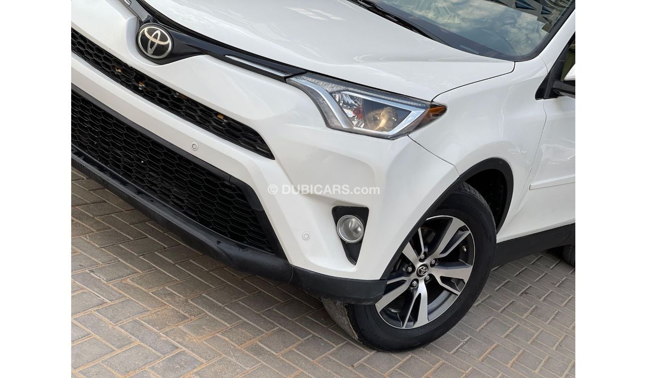 تويوتا راف ٤ XLE 2.0L FULL OPTIONS / 4X4 / IN PERFECT CONDITION