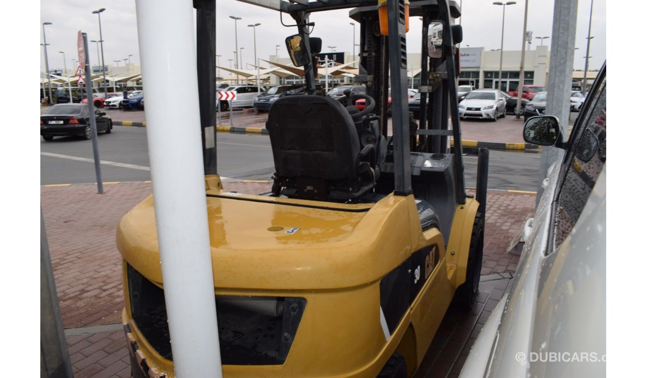 Toyota Fork lift Caterpillar DP30NT Forklift 3 Ton,model:2016. Only done 51 hrs