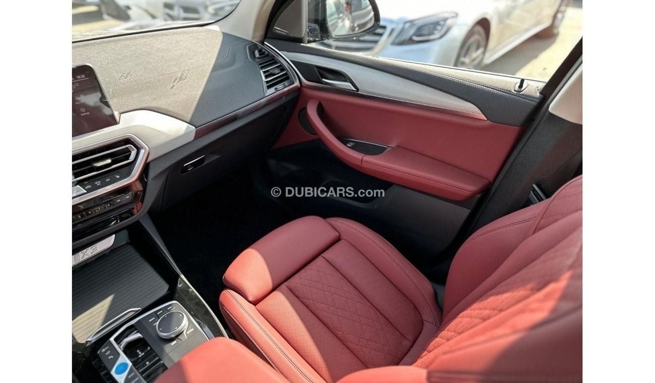 بي أم دبليو iX3 BMW IX3 2024