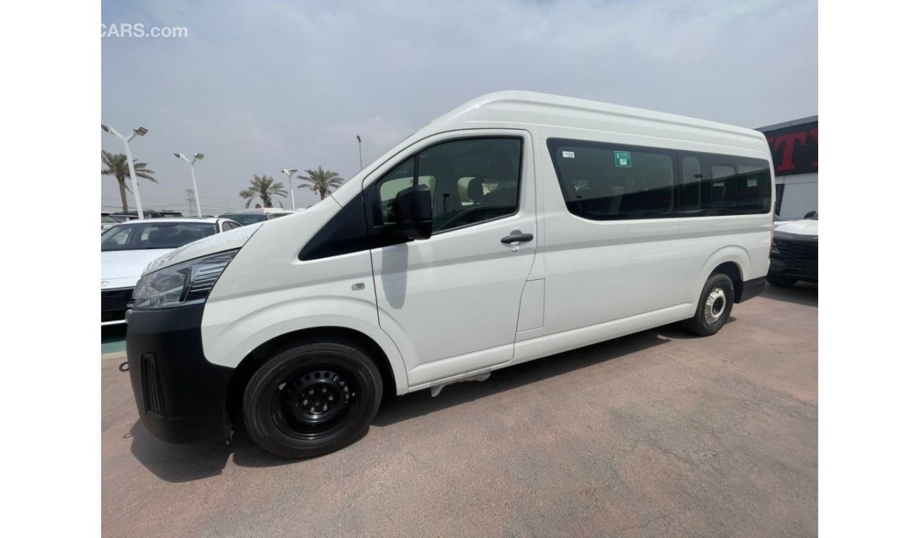 Toyota Hiace 2.8 diesel engine // 13 seater // model 2025