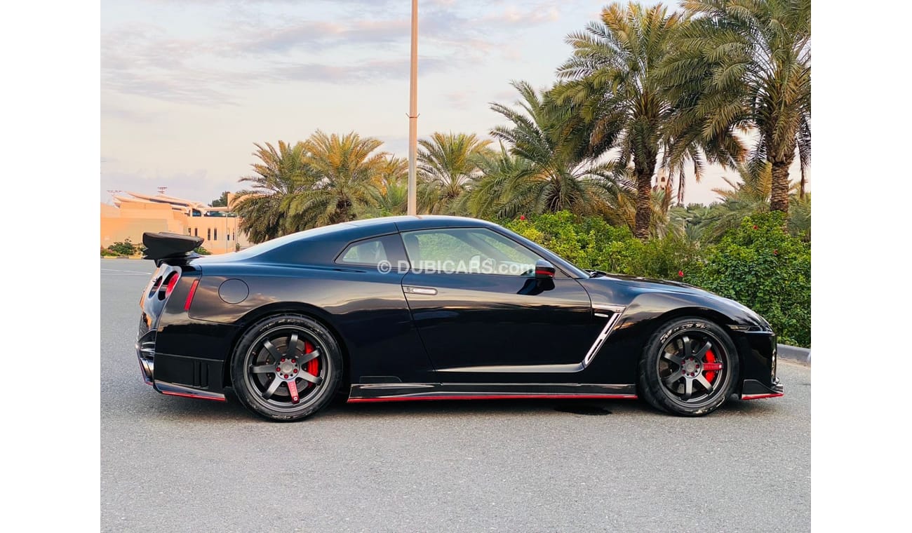 Nissan GTR NISSAN GTR BLACK EDITION GCC 2016  BODYKIT NISMO  FULL OPTION  FULL CARBON FIBER