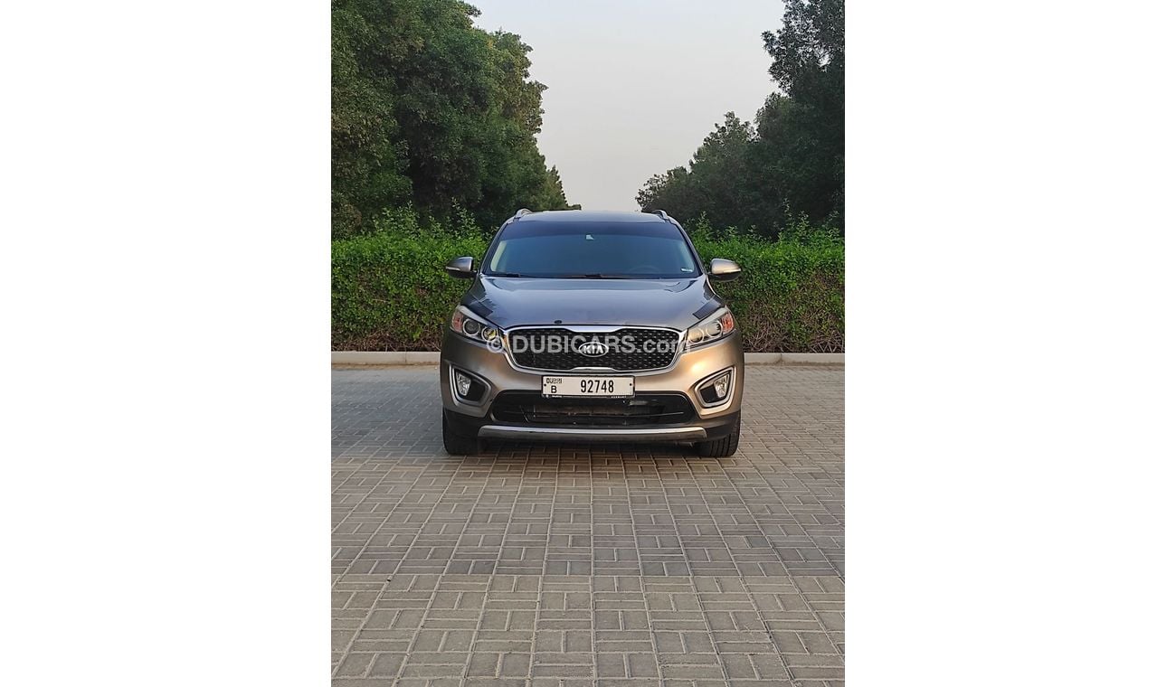 كيا سورينتو Base 2.4L FWD Kia Sorrento 2016 V4  7 seater full automatic