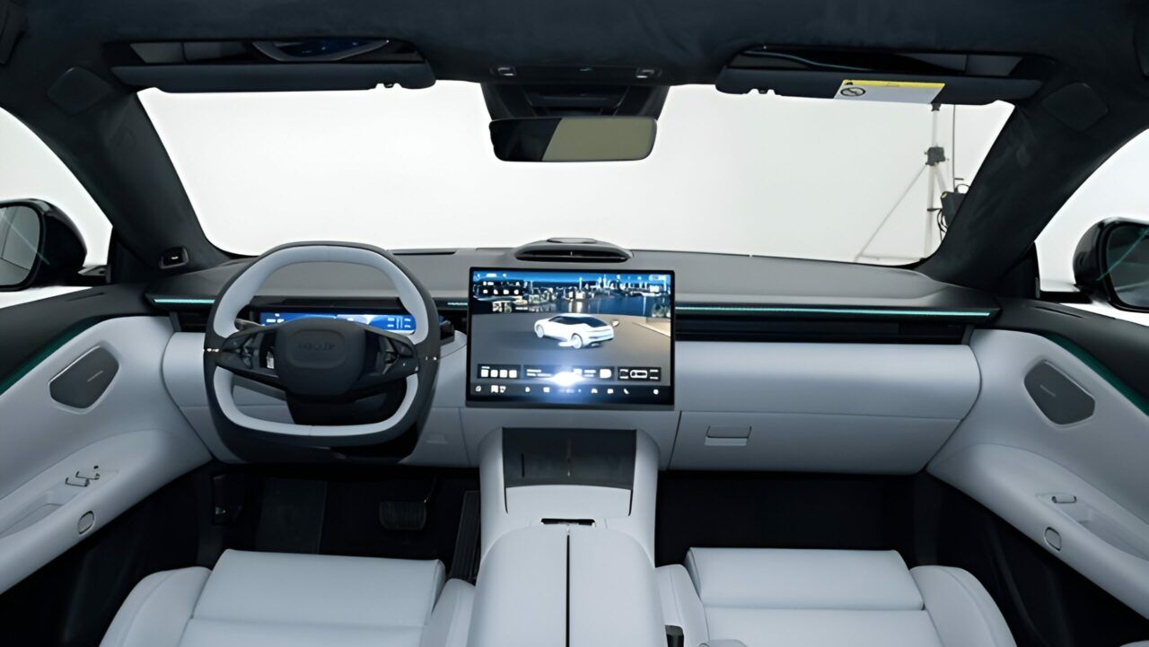 Lynk & Co Z10 exterior - Cockpit