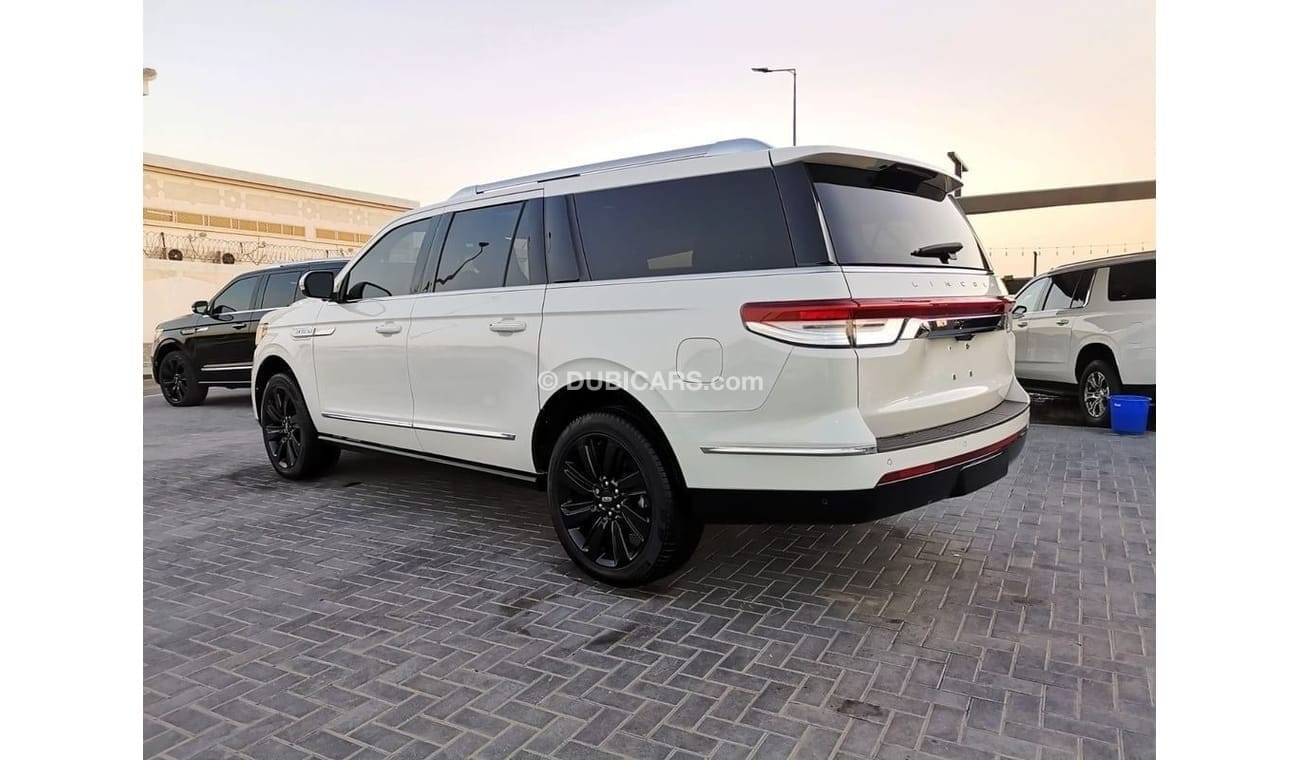 Lincoln Navigator Presidential 3.5L Lincoln Navigator (Presidential)  - 2023- White