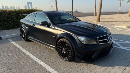 مرسيدس بنز C 63 كوبيه Black Series look