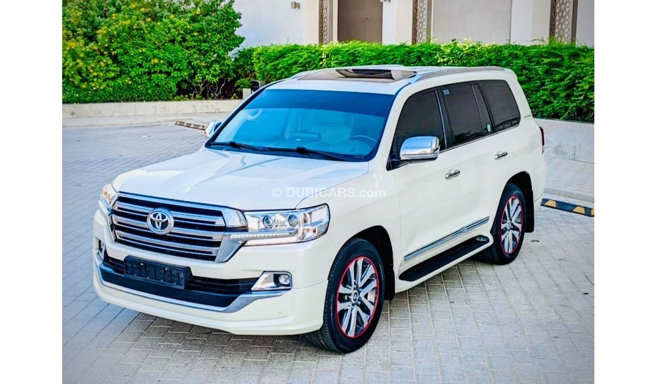 Toyota Land Cruiser 2019 VXR 5.7L 4WD Full Option Sunroof | Cool Box | Electric Seats | Leather Seats | Very Clean And P