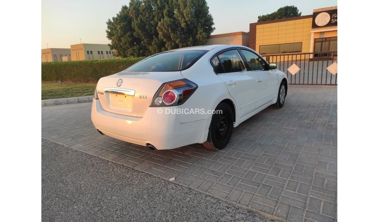 Nissan Altima Nissan Altima 2012 V4 2.5 full automatic