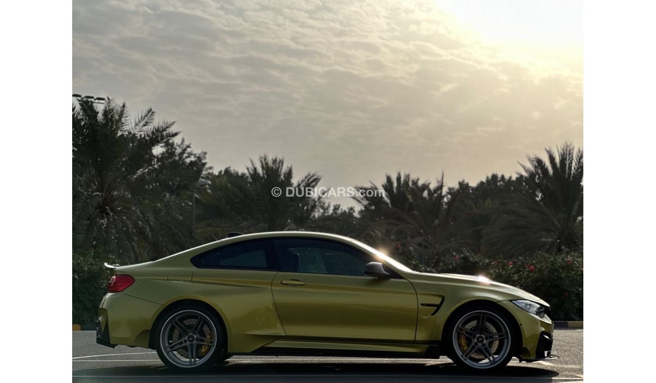 BMW M4 Std BMW M4 GTRS4 2015