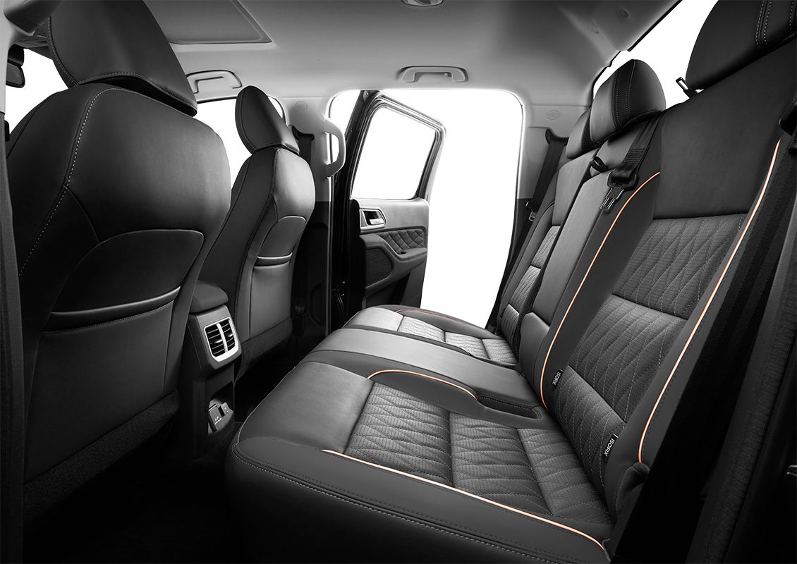 جريت وول Poer interior - Rear Seats