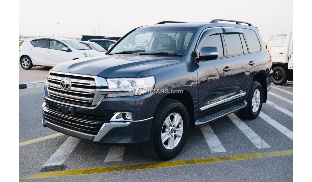 تويوتا لاند كروزر Toyota landcuriser 2016 V8 Diesel 4.4 L full Option to the Range Excellent Condition