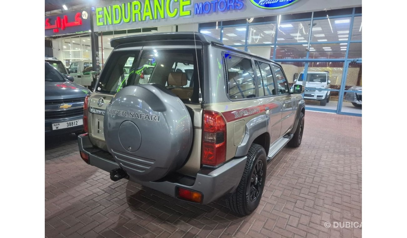 نيسان باترول سوبر سافاري Nissan Patrol Super Safari (Y61), 5dr SUV, 4.8L