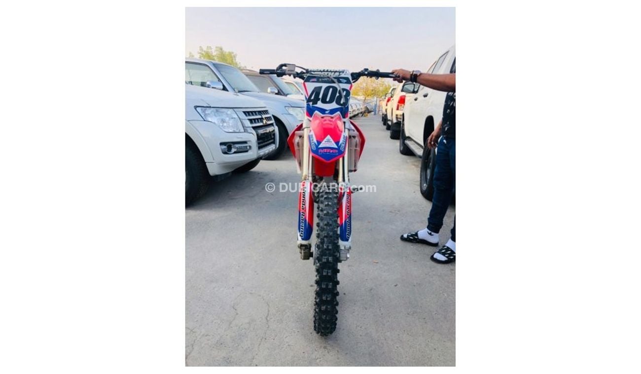 Honda CRF 450R DIRT BIKE IN MINT CONDITION