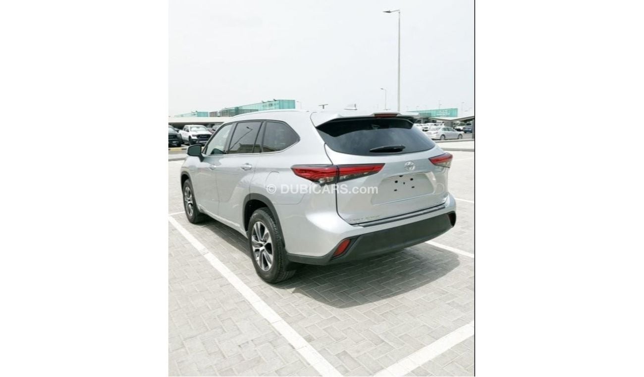 Toyota Highlander Toyota Highlander XLE - 2022- Silver