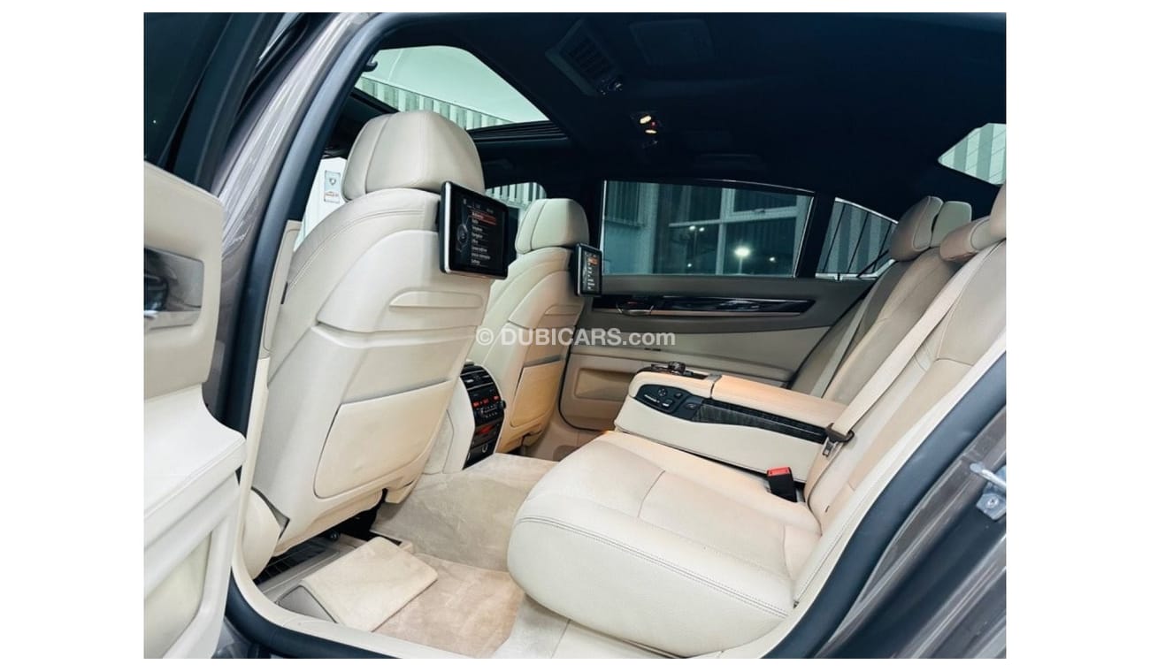 BMW 750Li Exclusive GCC .. Low  Milgea .. Perfect Condition .. V8 .. Top Range