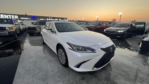 Lexus ES300h 2.5L 2024