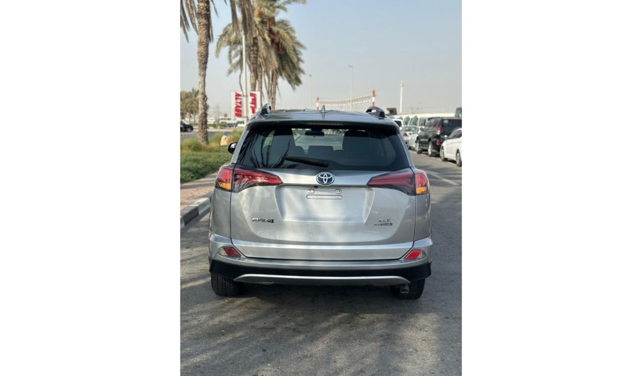 Toyota RAV4 Hybrid Toyota RAV4 XLE 2018