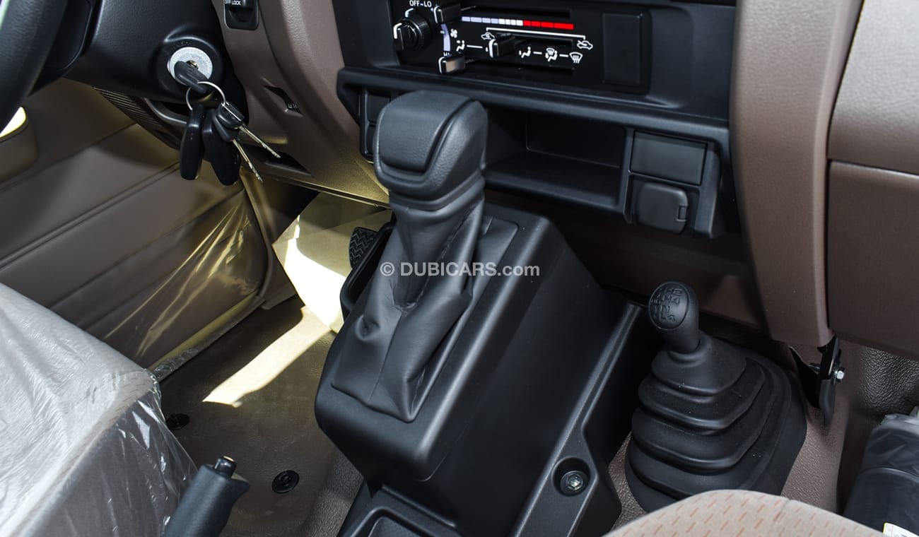 تويوتا لاند كروزر بيك آب 4.0L V6 Petrol Single Cabin  Auto Transmission