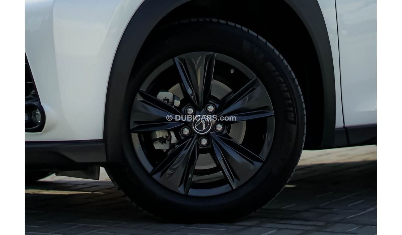 Lexus UX200