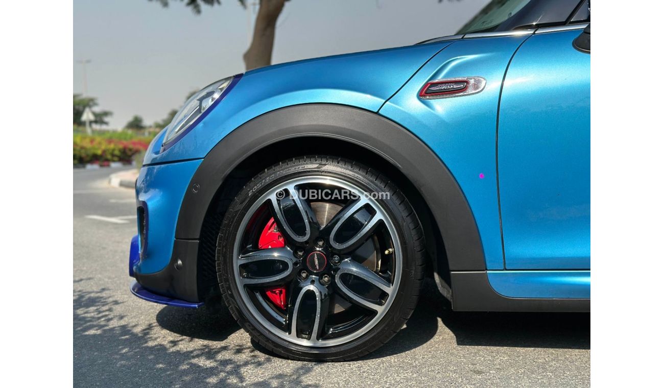 ميني جون كوبر Mini Cooper S John Cooper Works (JCW) / Schnitzer Exhaust System / GCC / 2016 / Perfect Condition