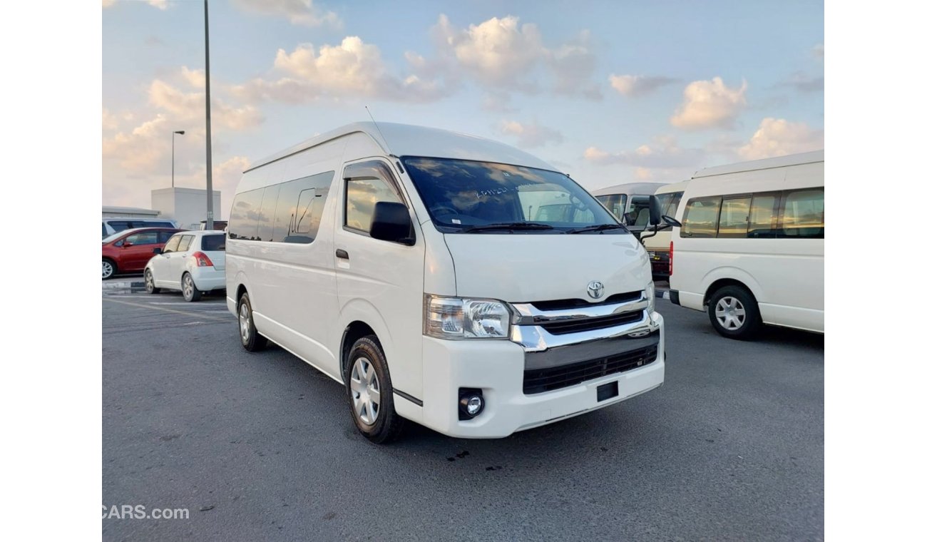 تويوتا هاياس TOYOTA HIACE COMMUTER VAN RIGHT HAND DRIVE(PM13832)