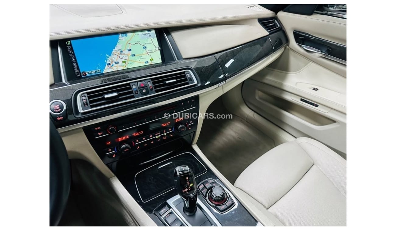 BMW 750Li Exclusive GCC .. Low  Milgea .. Perfect Condition .. V8 .. Top Range