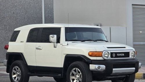 تويوتا إف جي كروزر TOYOTA FJ GXR 2015 GCC GOOD CONDITION INSIDE OUT SIDE