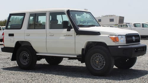 تويوتا لاند كروزر هارد توب Toyota Land Cruiser Hard Top 70 4.2L STD 10 SEATER WITH ABS & AIRBAG Manual Transmission  2023MY