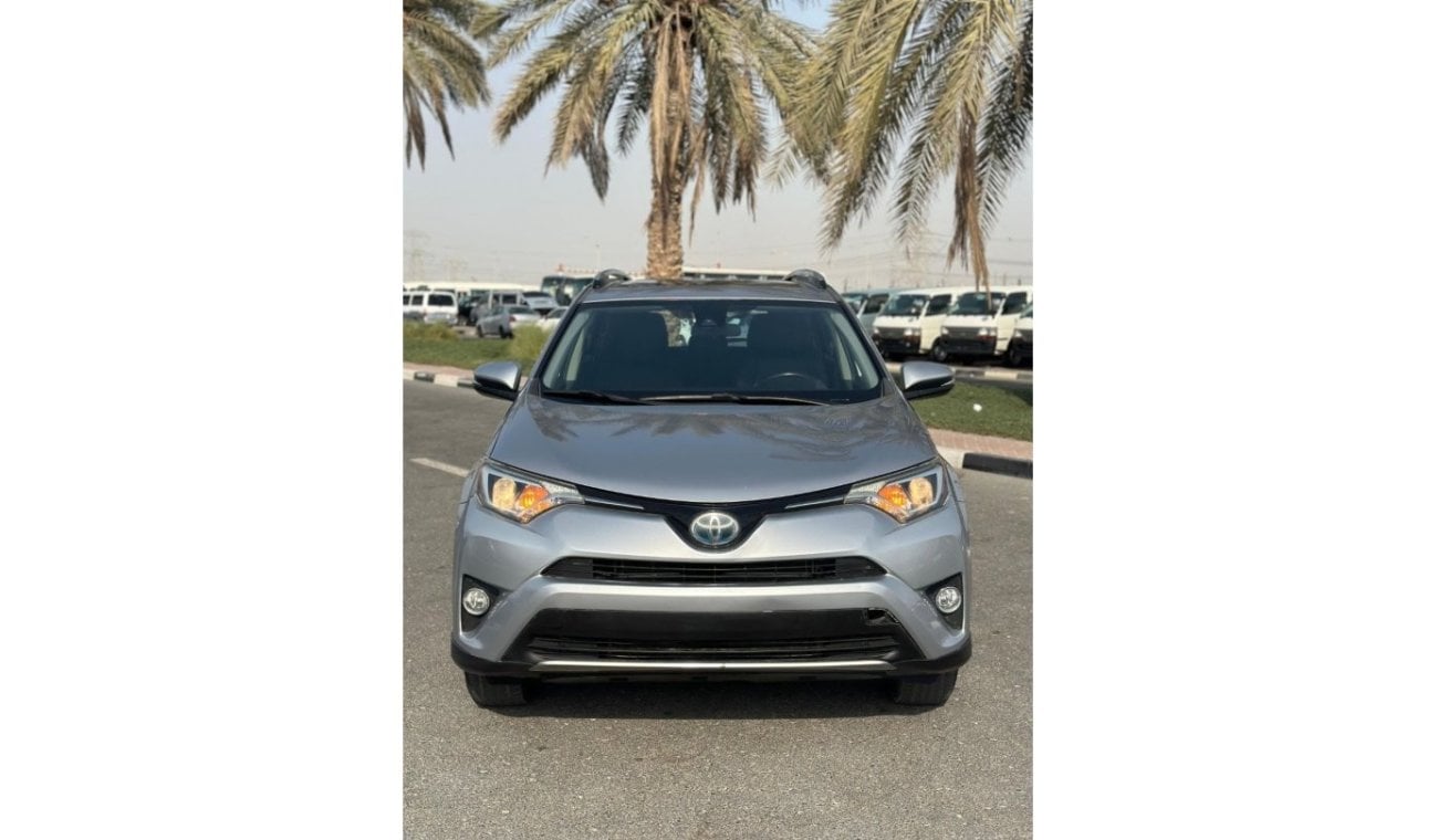 Toyota RAV4 Hybrid Toyota RAV4 XLE 2018