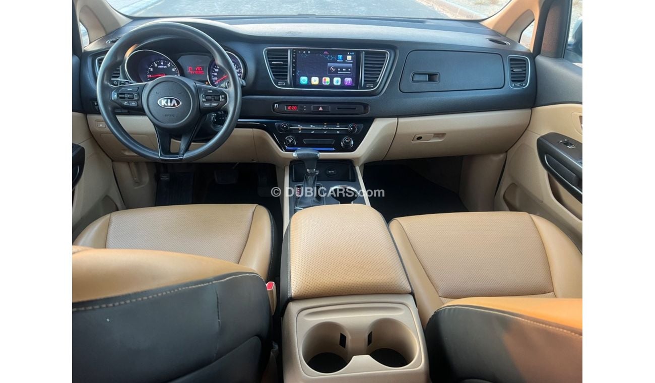 كيا جراند كارنفال Kia carnival / V6 3.3L / GCC orginal paint in a good condition