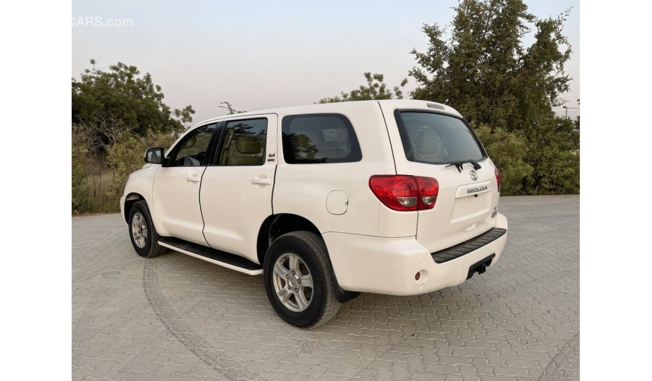 Toyota Sequoia Limited Toyota Sequoia   MODEL 2012  V8     L5,7   Excellent Condition (GCC  _ SPEC) - VERY GOOD CON