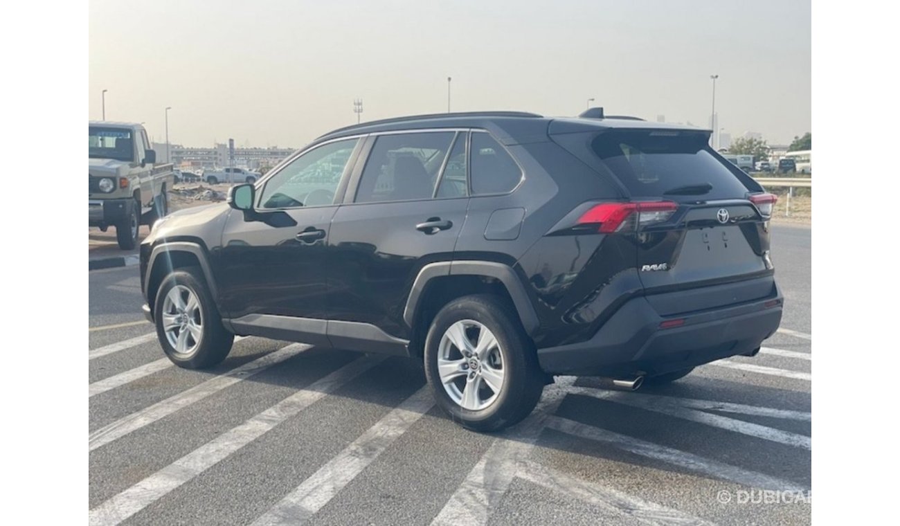 تويوتا راف ٤ Toyota RAV4 2021 XLE 2.5 V4  petrol Left hand drive