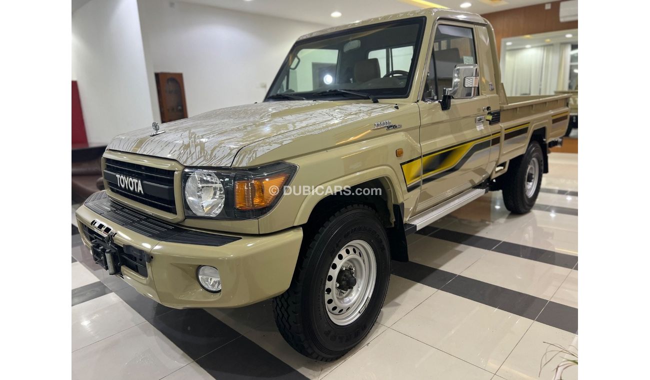 Toyota Land Cruiser Pick Up PICKUP DLX 4.0L