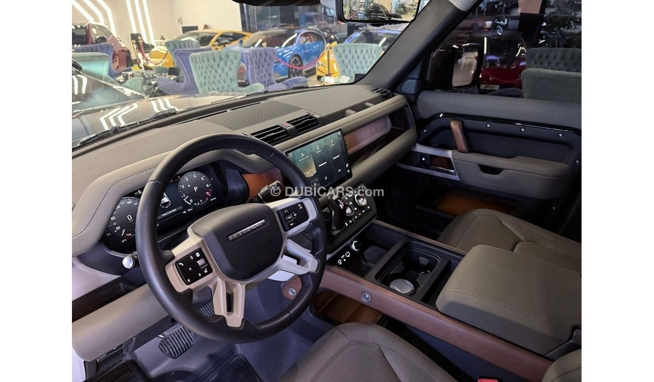 Land Rover Defender 110 SE P300 2.0L 2024 DEFENDER P300SE /GCC/AL TAYER WARRANTY+SERVICE CONTRACT