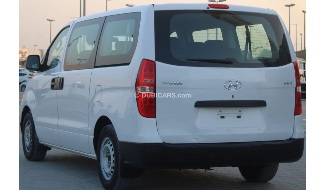 Hyundai H-1 Std Hyundai H1 2016 GCC in excellent condition without accidents