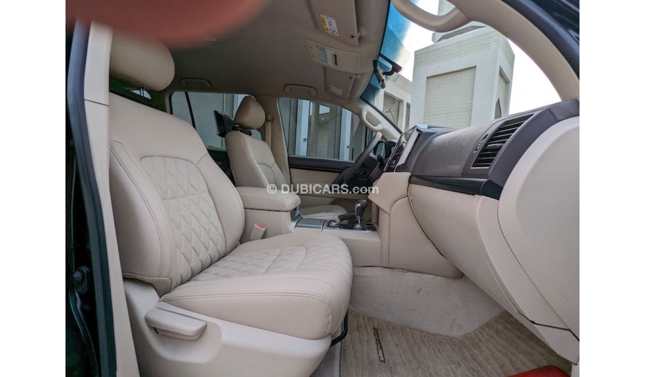 تويوتا لاند كروزر TOYOTA LAND CRUISER 2019 G.C.C IN EXCELLENT CONDITION