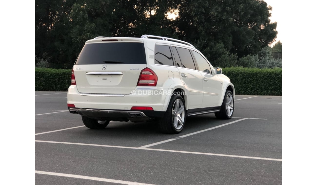 Mercedes-Benz GL 500 MODEL 2012 GCC CAR PERFECT CONDITION INSIDE AND OUTSIDE FULL OPTION PANORAMIC ROOF LEATHER SEATS NAV