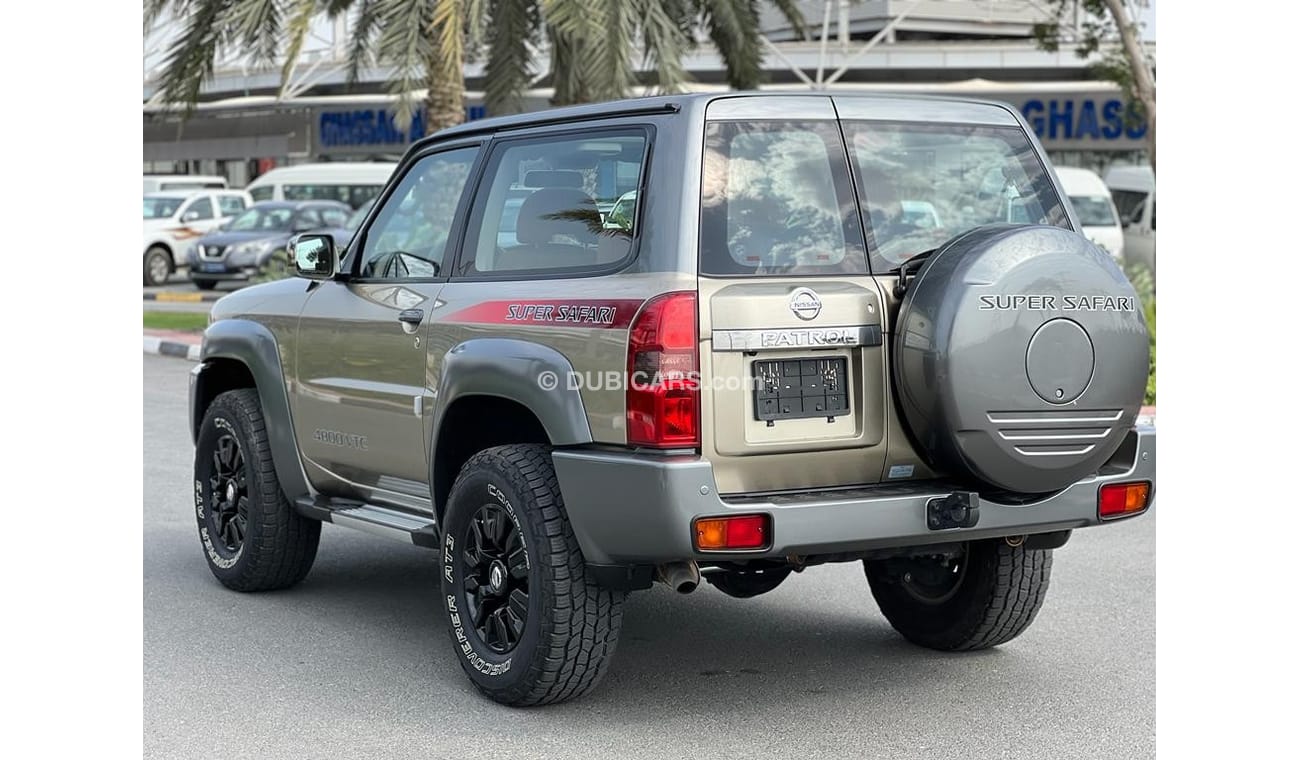 نيسان باترول سوبر سفاري GCC WITH LIFT KIT LOW MILEAGE IN BRAND NEW CONDITION