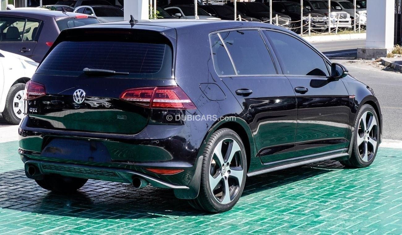 فولكس واجن جولف GTI