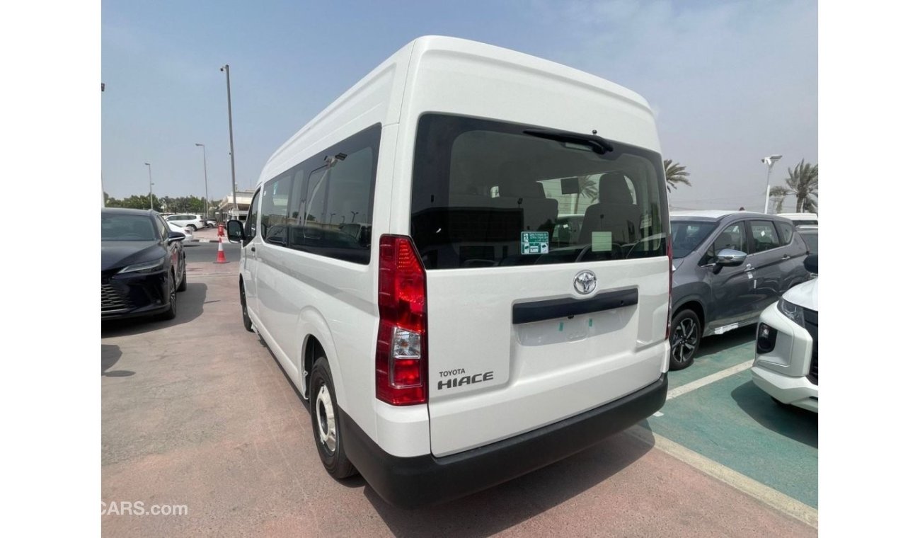 Toyota Hiace 2.8 diesel engine // 13 seater // model 2025