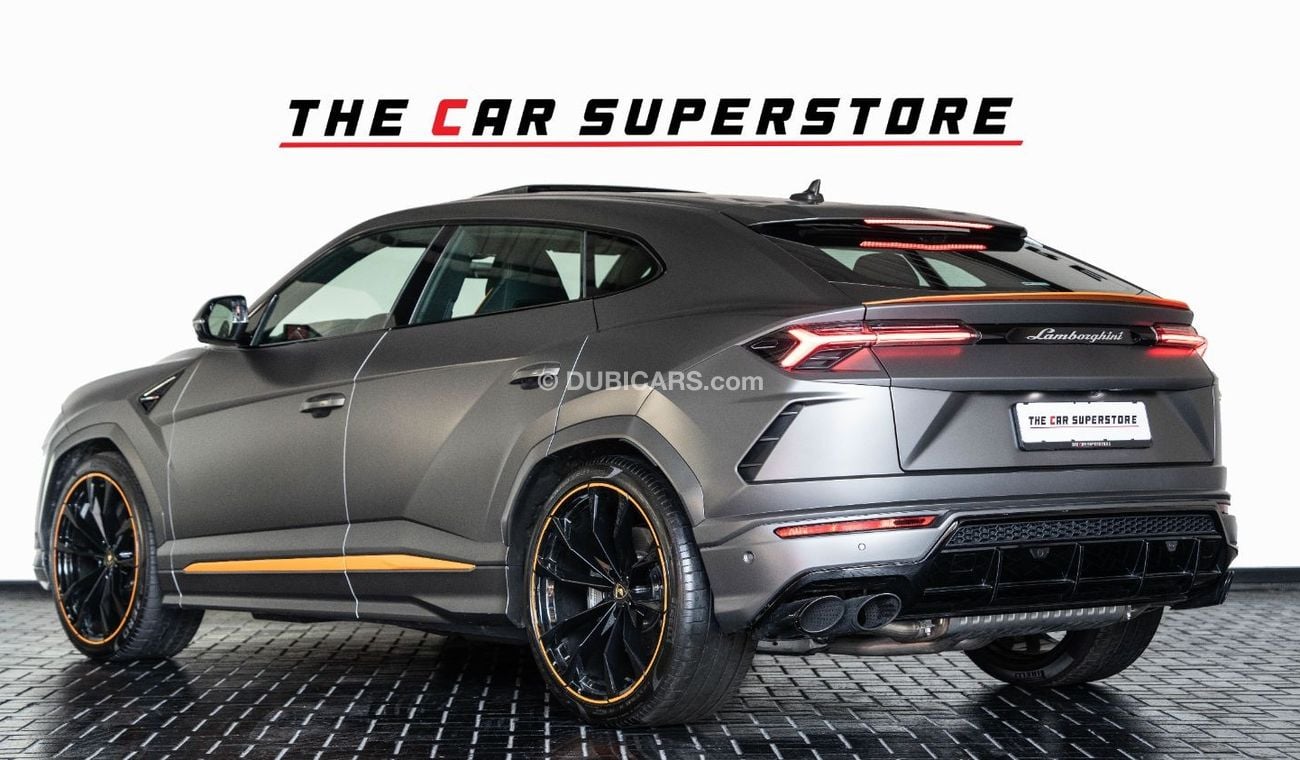 Lamborghini Urus 2022 - LAMBORGHINI URUS CAPSULE EDITION - SPECIAL PAINT - 1 YEAR WARRANTY