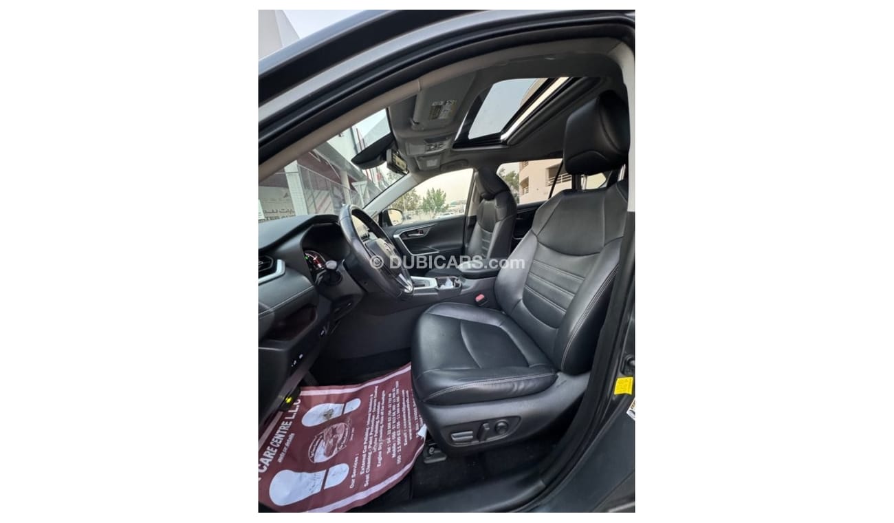 Toyota RAV4 2019 LIMITED AWD SUNROOF UAE PASS