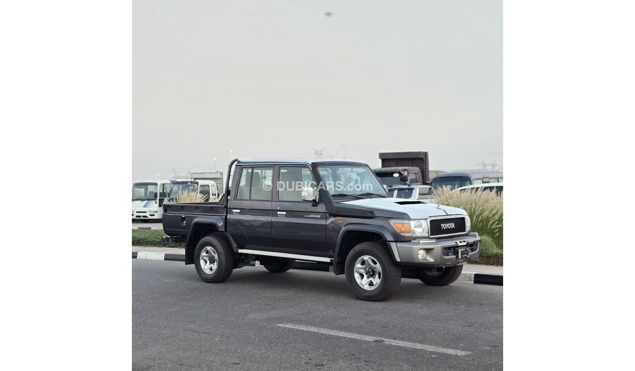 Toyota Land Cruiser Pick Up 2023 LC79 4.5L V8 Diesel MT Full option