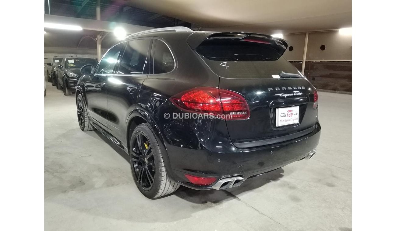 Porsche Cayenne Turbo 4.8L (500 HP) , WITH PORSCHE CARBON CERAMIC BRAKES, CARBON INTERIOR AND MORE…