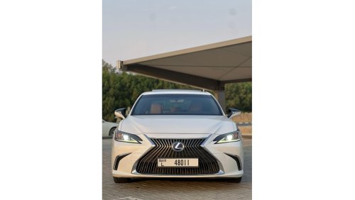 Lexus ES 300 Hybrid Full Option لكزس 2020/ ES300h الوقود الهجين : هايبرد المواصفات : خليجي - فتحة سقف - شاشة - كم