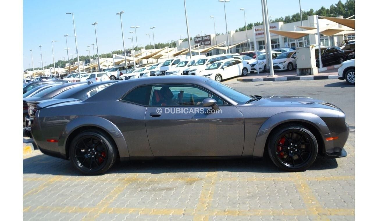 دودج تشالينجر SRT  V8 Scat Pack 6.4L (485 HP)--VERY CLEAN AND GOOD CONDITION